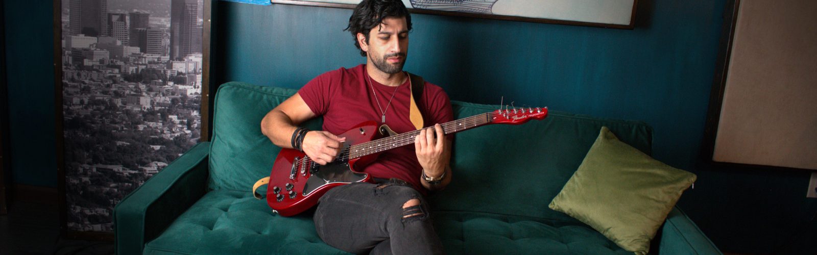 me play guitar 1600 me play guitar 1600